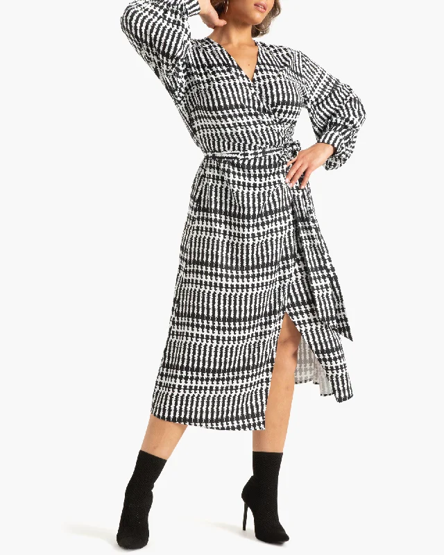 Women's midi dress vast glow -Ashley Printed Midi Wrap Dress | Black / Ivory